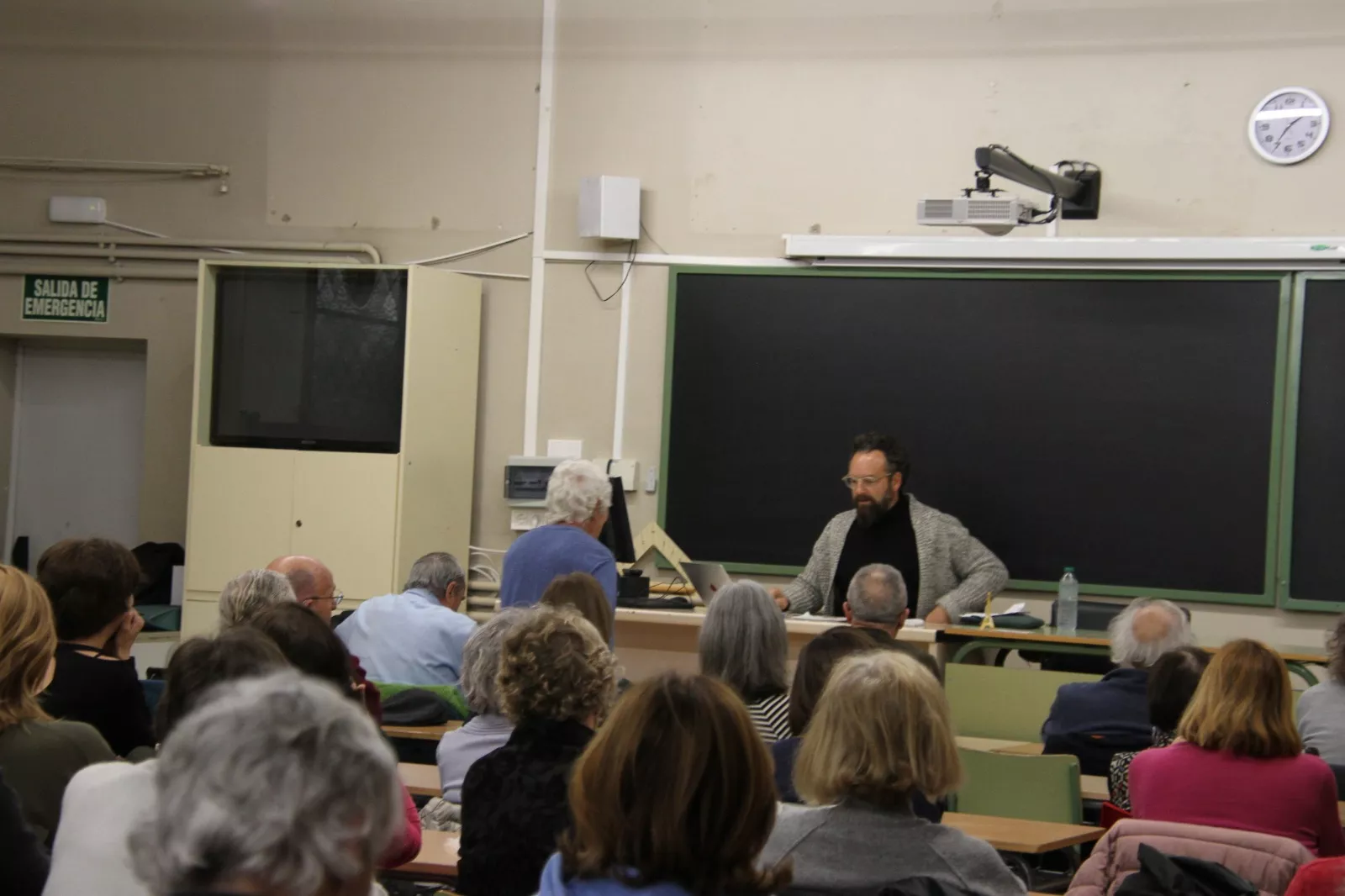Conferencia de Martín Correa-Urquiza impartida en Huesca. Foto Carlos Neofato