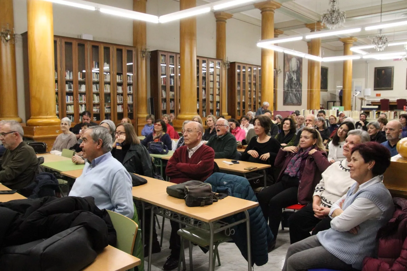 Conferencia de Martín Correa-Urquiza impartida en Huesca. Foto Carlos Neofato