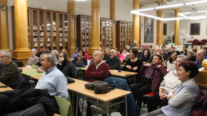 Conferencia de Martín Correa-Urquiza impartida en Huesca. Foto Carlos Neofato