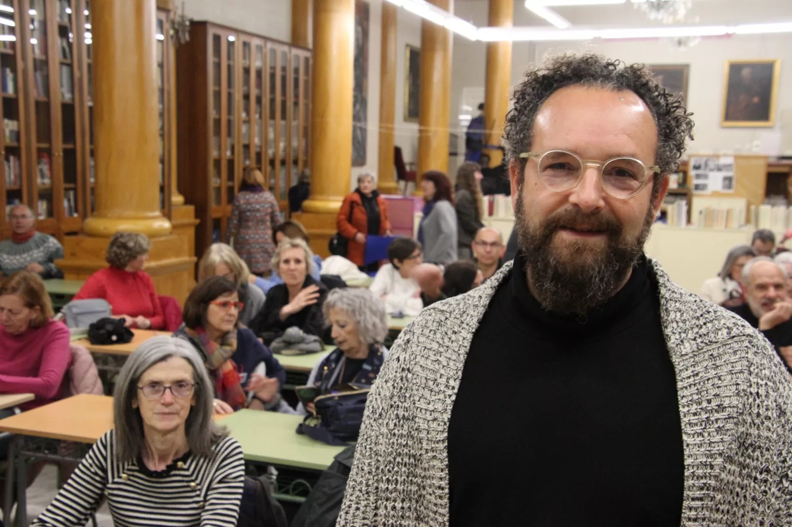 Conferencia de Martín Correa-Urquiza impartida en Huesca. Foto Carlos Neofato