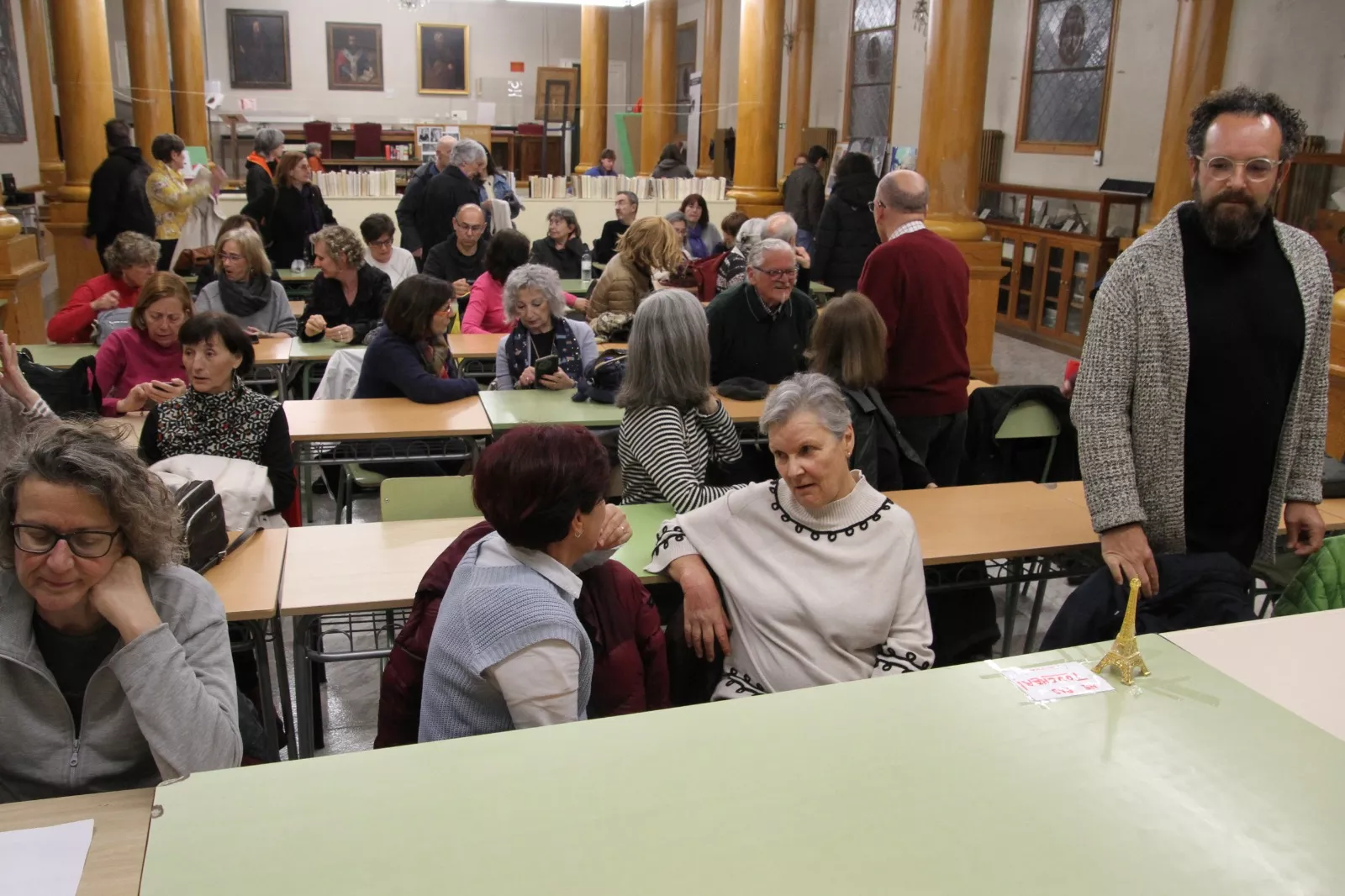 Conferencia de Martín Correa-Urquiza impartida en Huesca. Foto Carlos Neofato