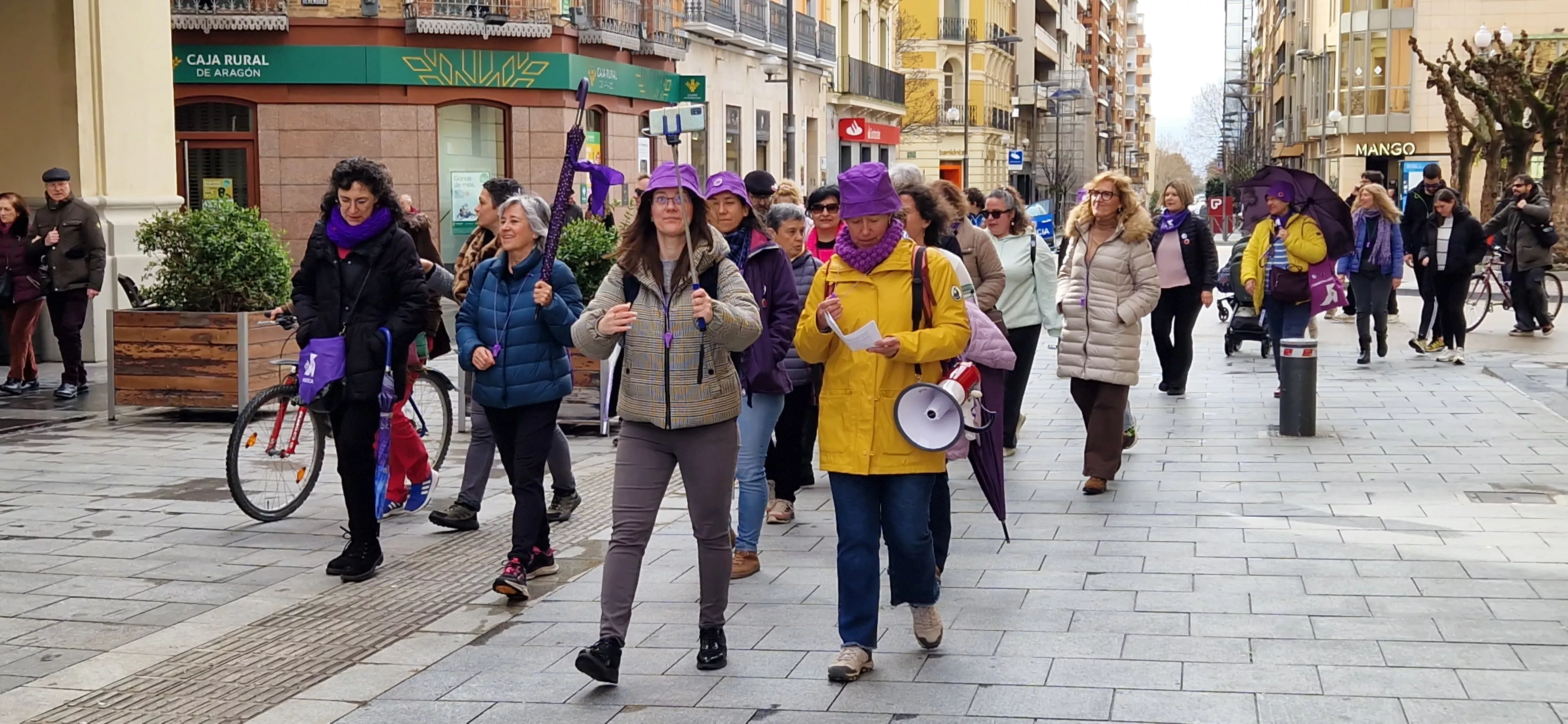 Andada por el 8M, Día de la Mujer, en Huesca. Foto Myriam Martínez