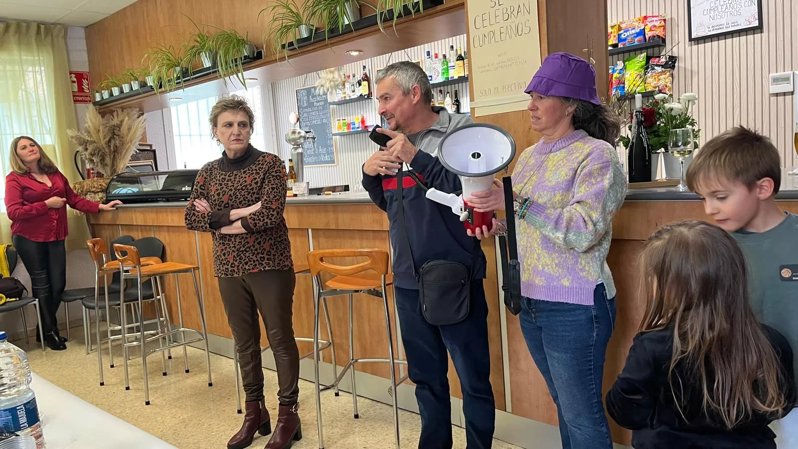 La andada por el 8M finaliza en la asociación de vecinos del barrio de María Auxiliadora. Foto Mercedes Manterola