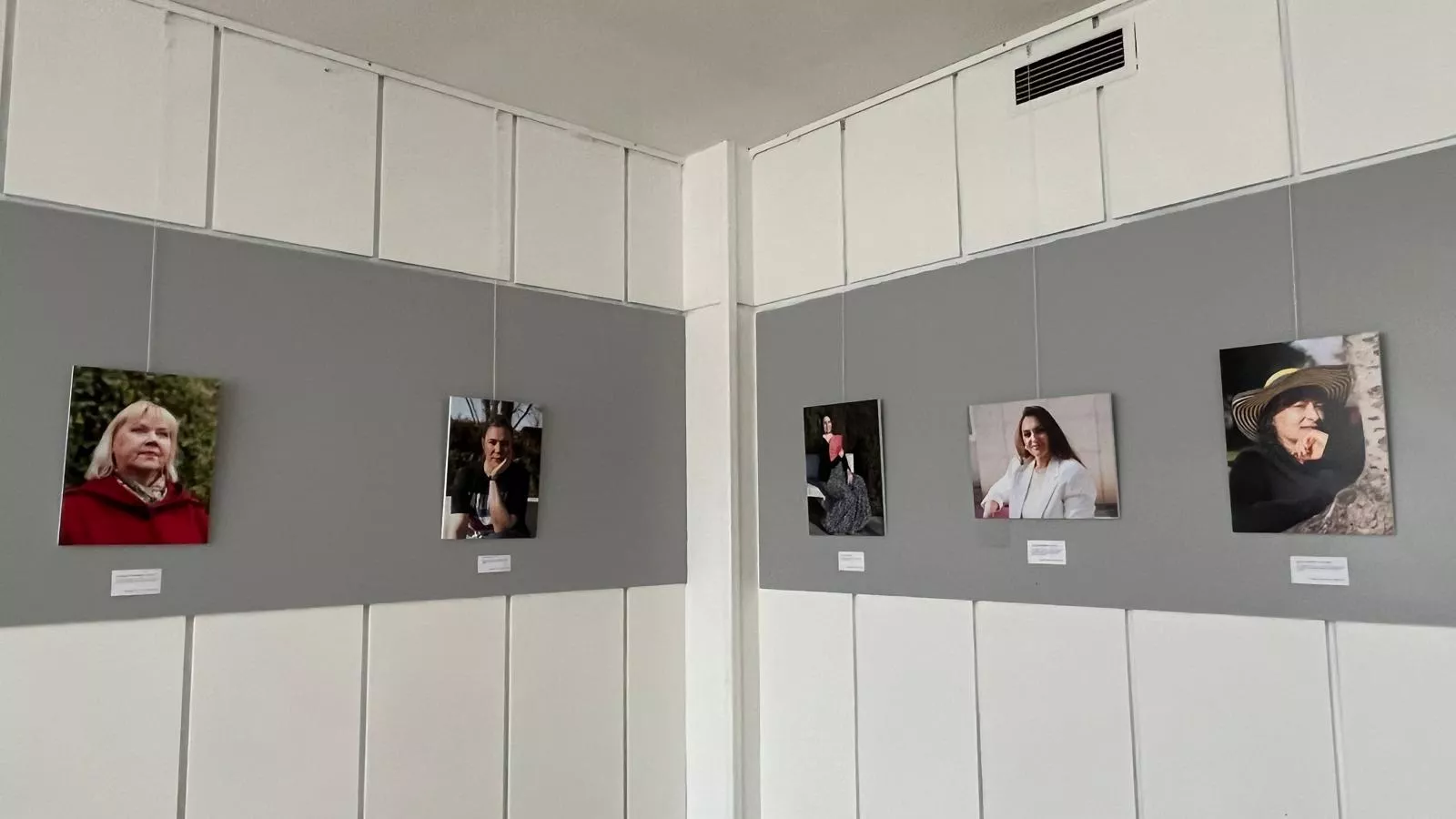 Exposición “Vecinas del Mundo, Vecinas del Barrio” de María Auxiliadora. Foto Mercedes Manterola