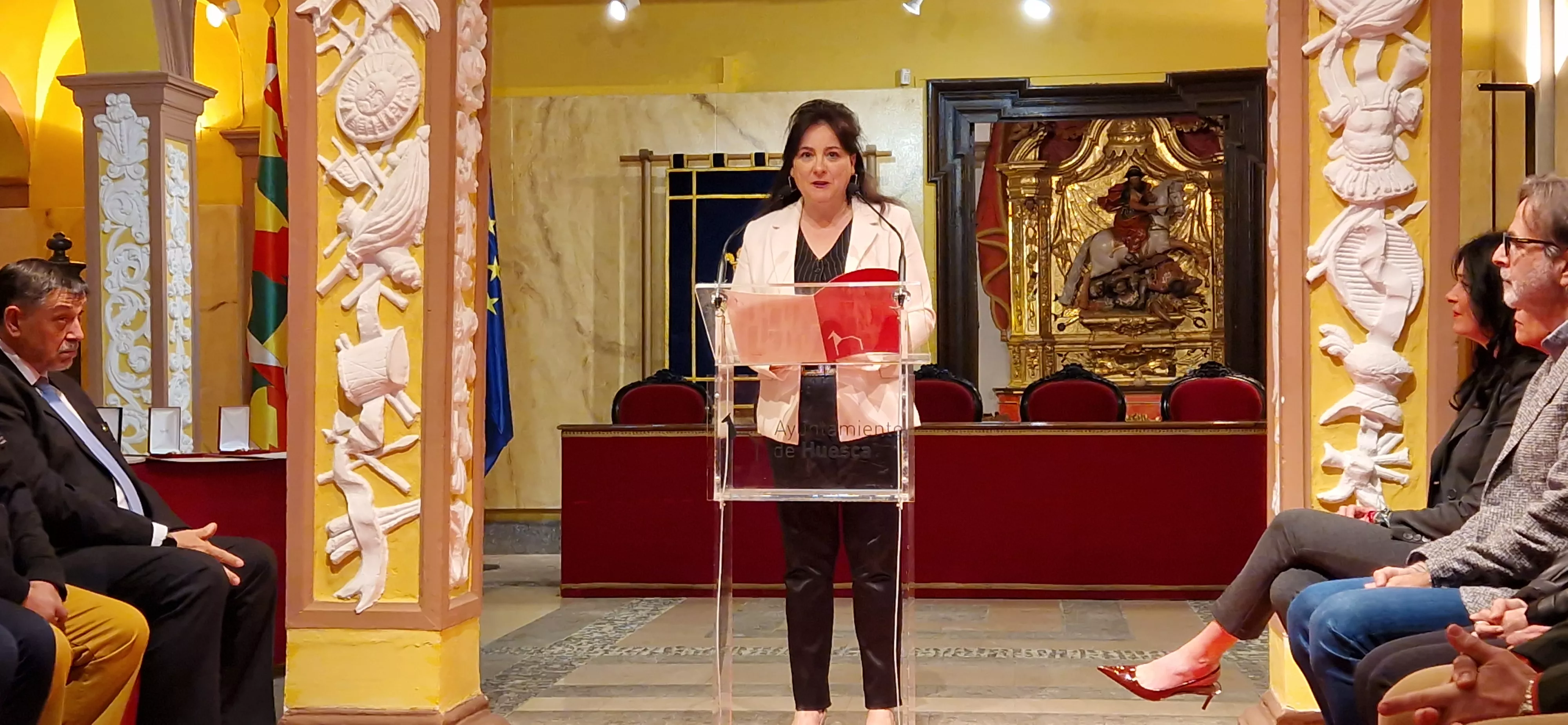 Mónica Laborda. Entrega de las condecoraciones del Servicio de Prevención, Extinción de Incendios y Salvamento de Huesca. Foto Myriam Martínez