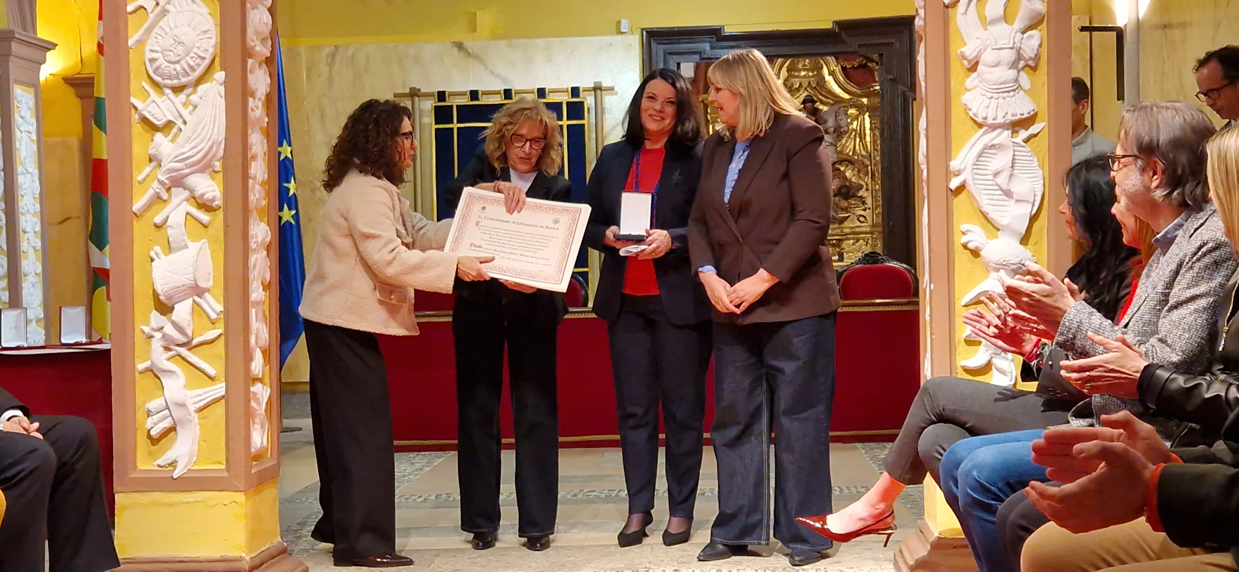 Servicios Sociales del Ayuntamiento. Entrega de las condecoraciones del Servicio de Prevención, Extinción de Incendios y Salvamento de Huesca. Foto Myriam Martínez