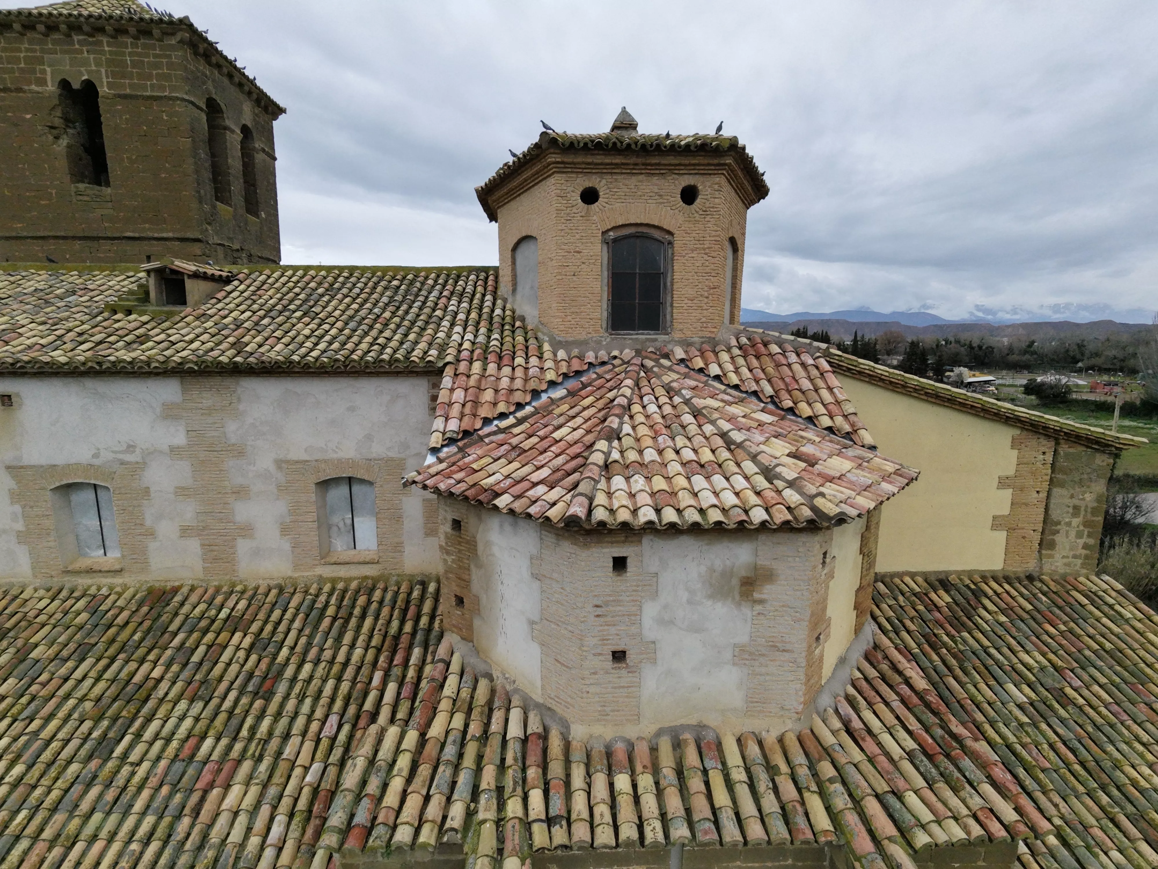 Foto de detalle de la actuación en el Santuario de Salas