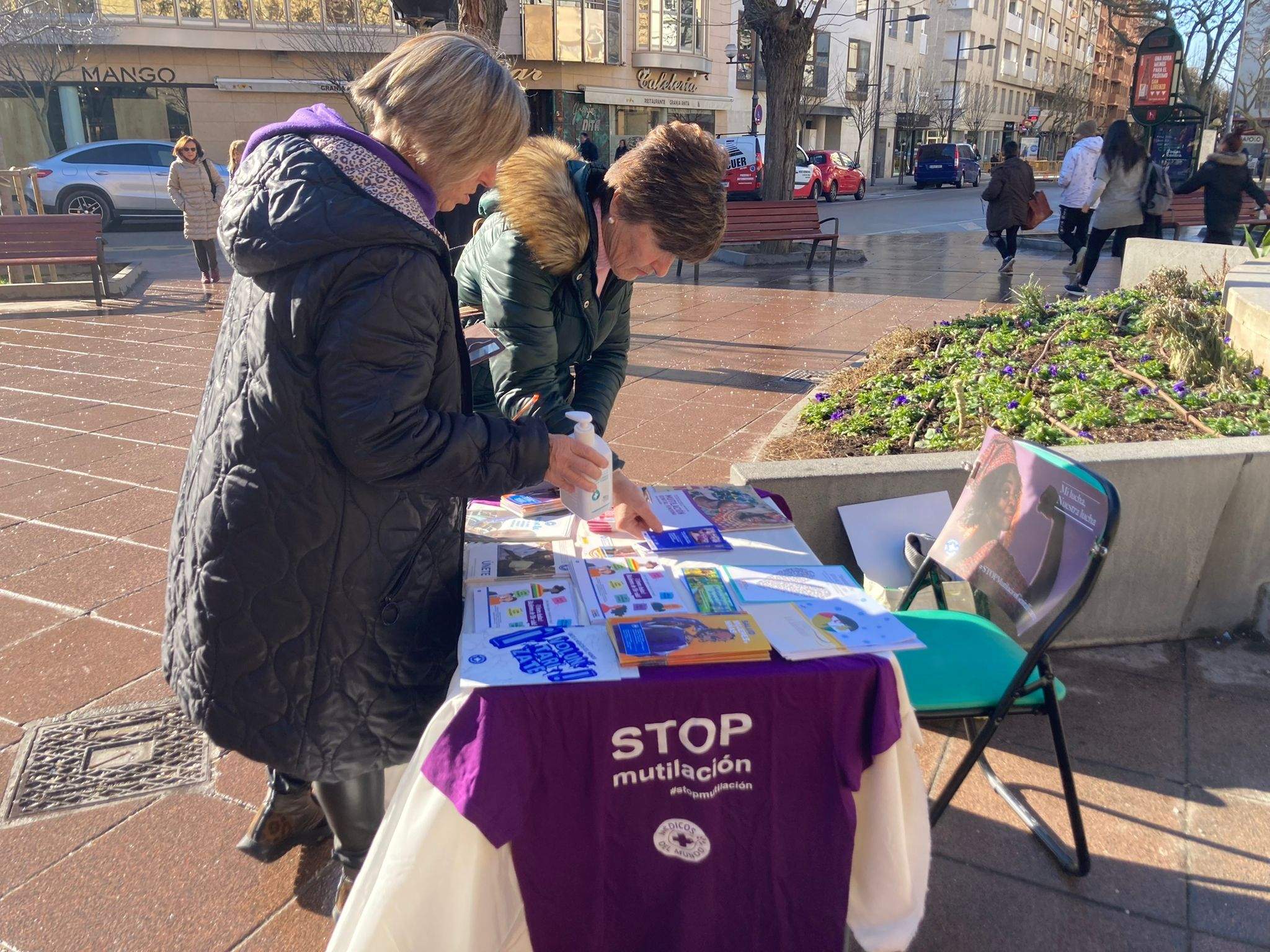 Acción de Médicos del Mundo en Huesca en el Día contra la Mutilación Genital Femenina