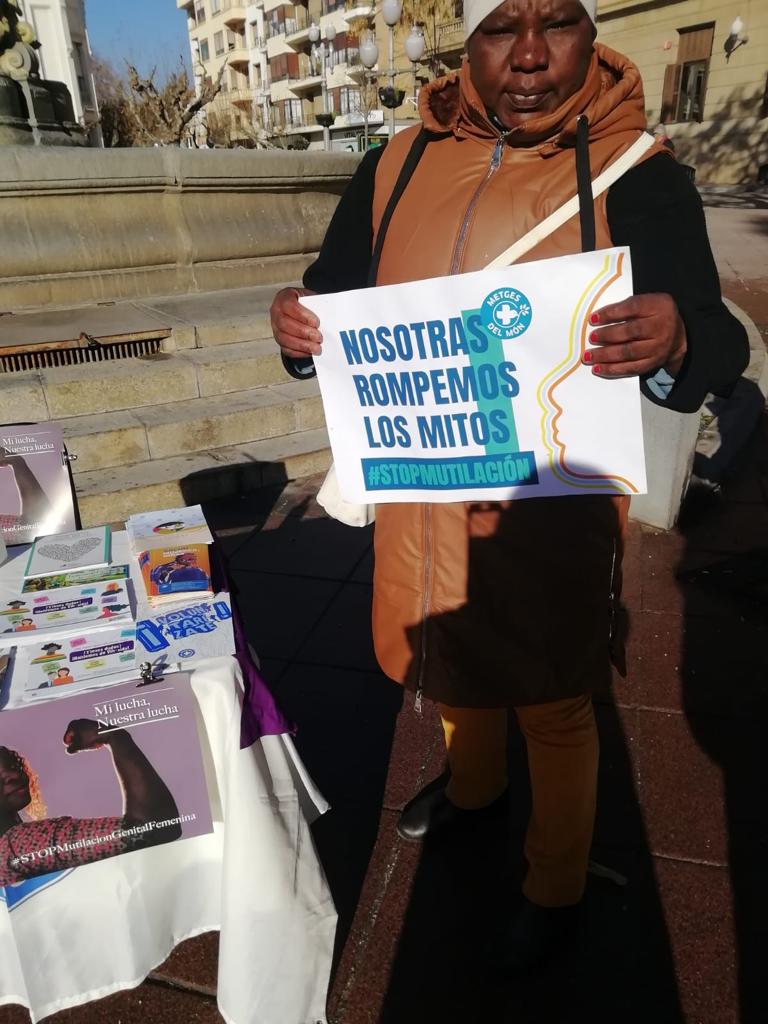 Acción de Médicos del Mundo en Huesca en el Día contra la Mutilación Genital Femenina