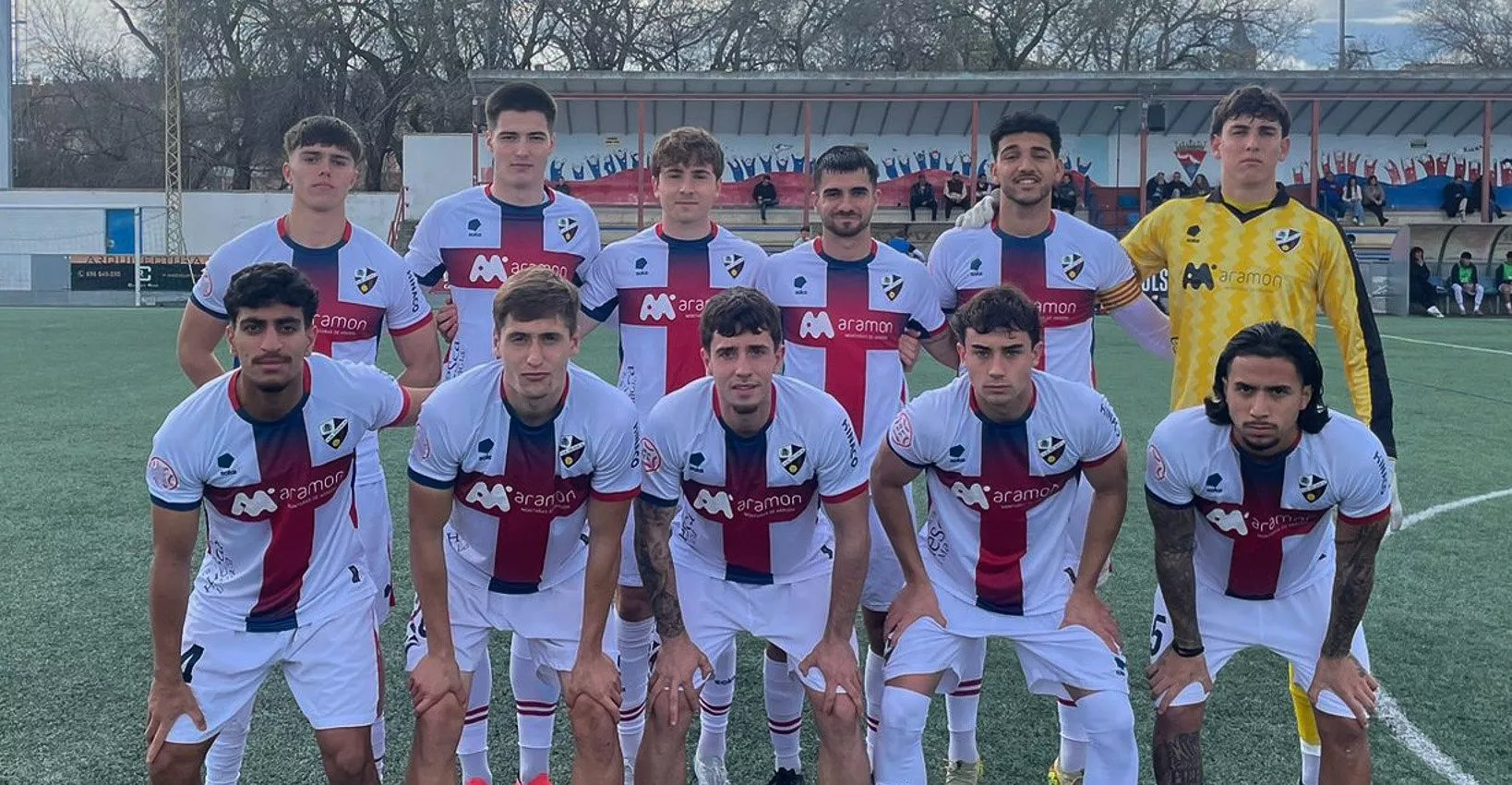 Once del Huesca B en Zuera.