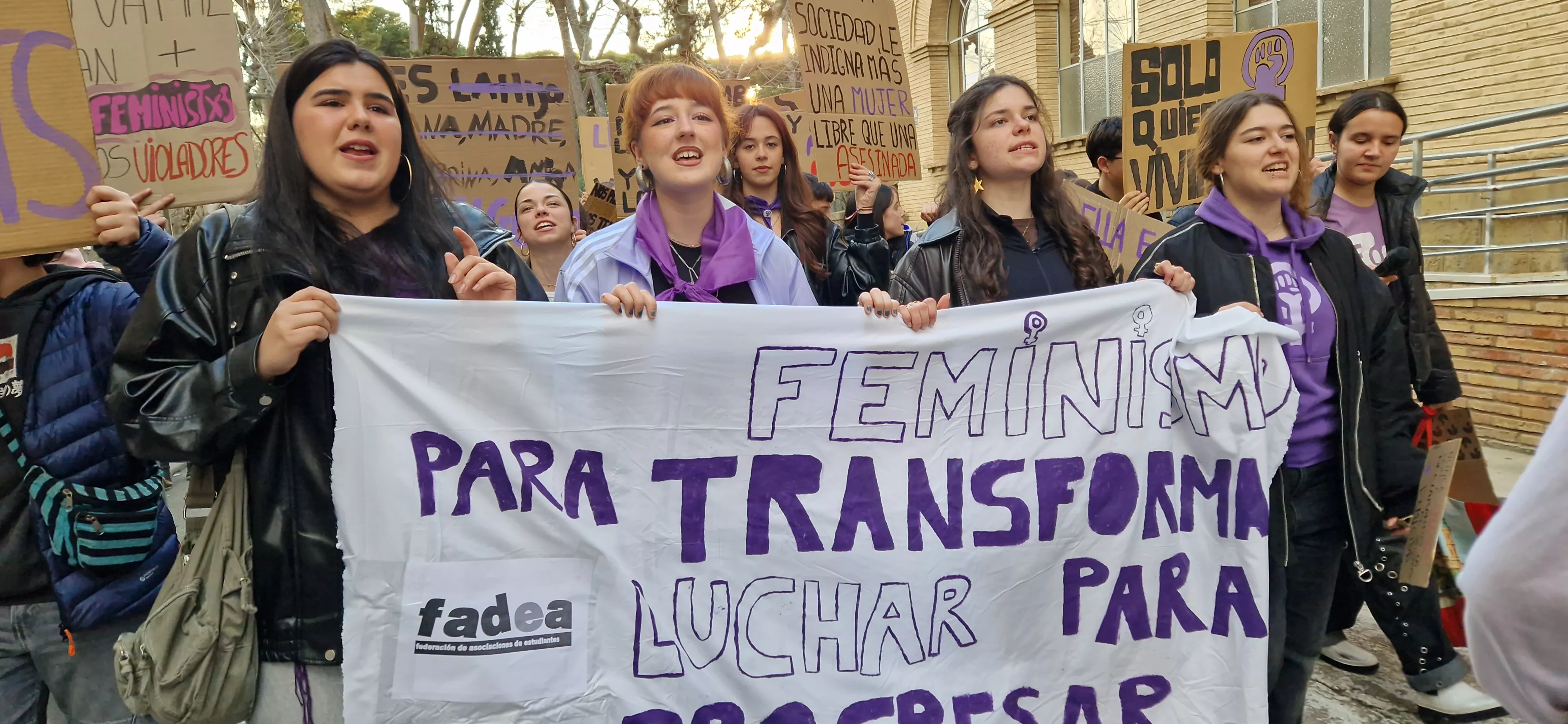Manifestación del 8M, Día Internacional de la Mujer, en Huesca. Foto Myriam Martínez