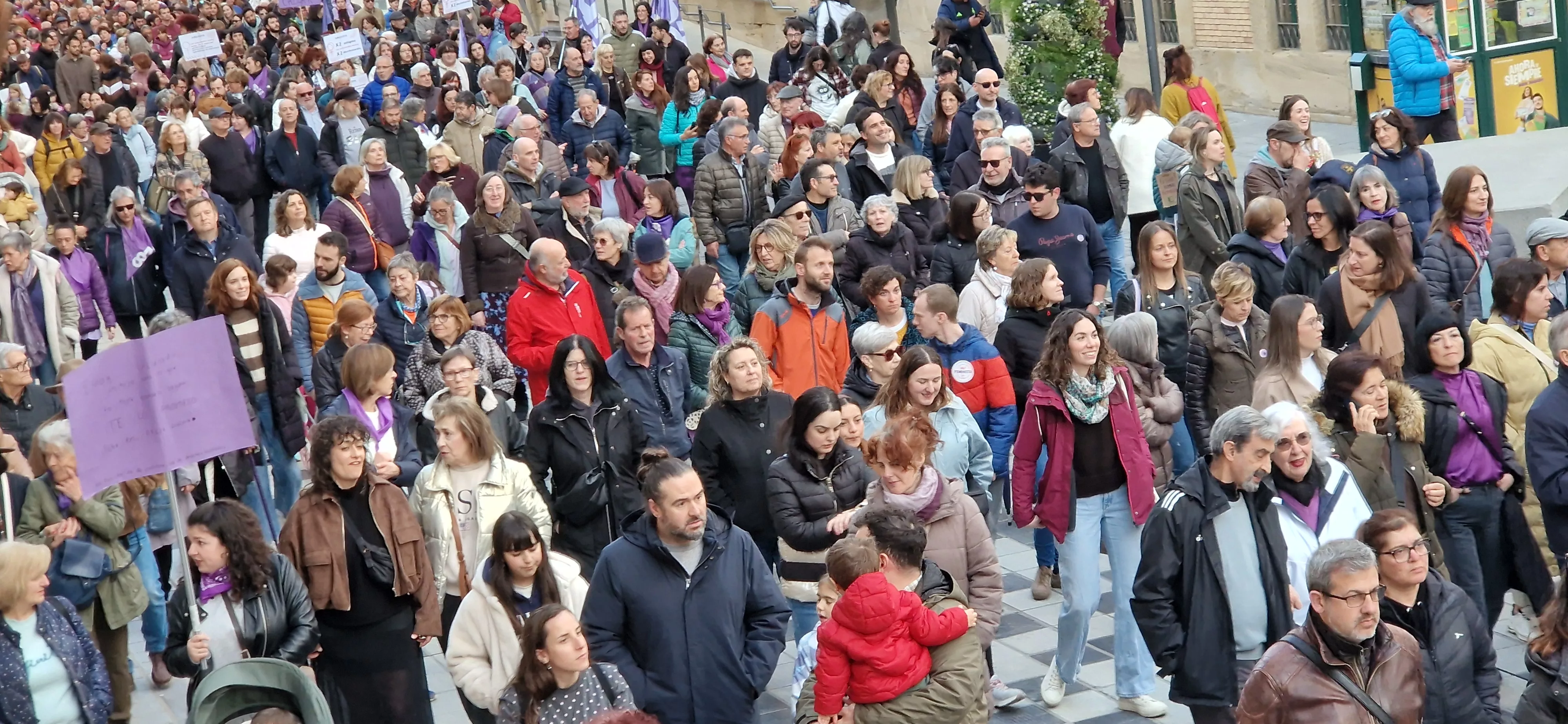 Manifestación del 8M, Día Internacional de la Mujer, en Huesca. Foto Myriam Martínez