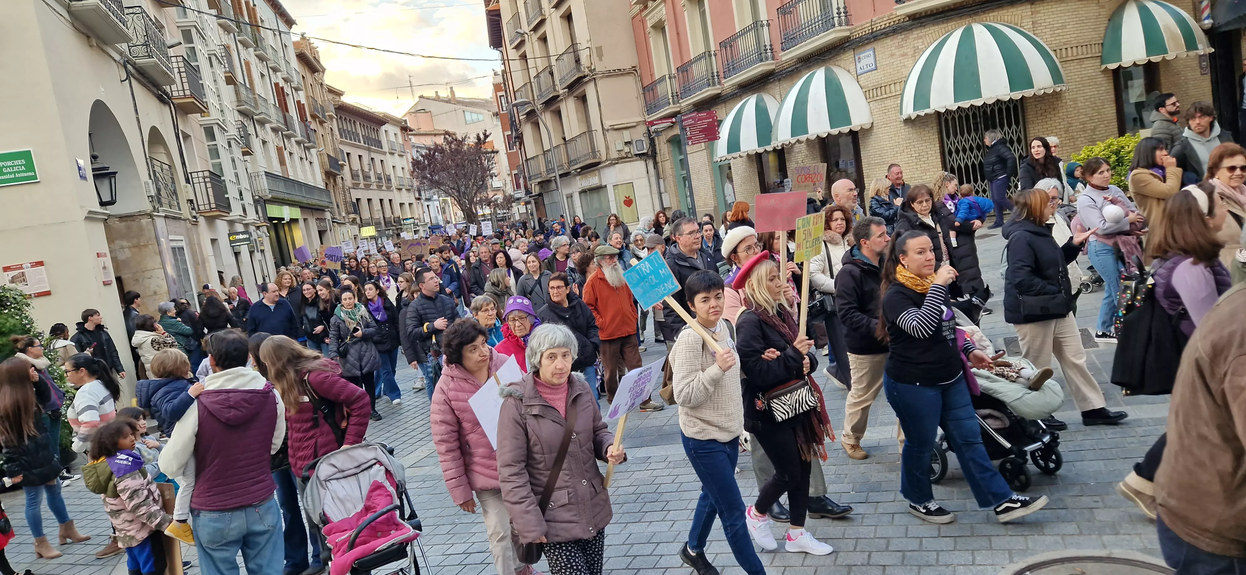 Manifestación del 8M, Día Internacional de la Mujer, en Huesca. Foto Myriam Martínez