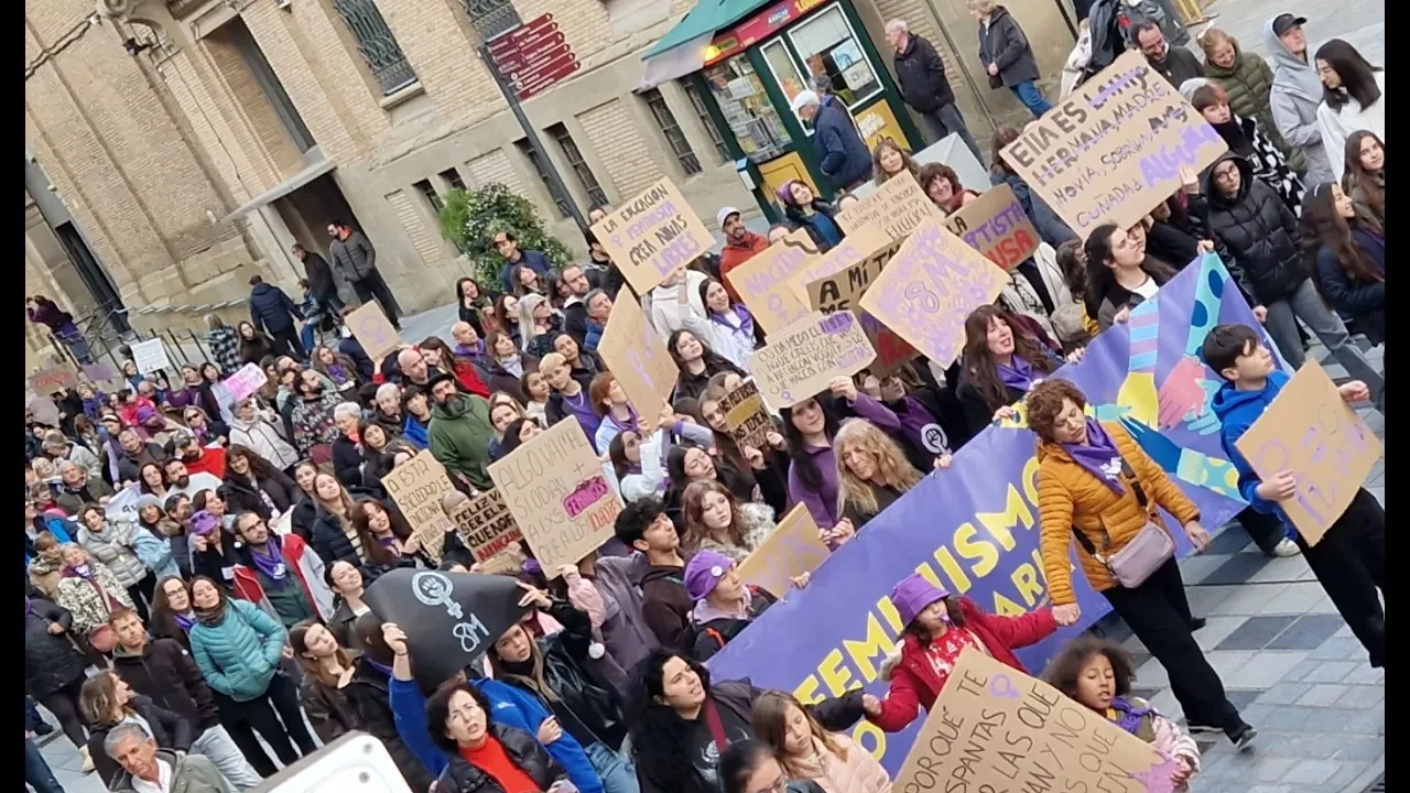 Las calles de Huesca se llenan de reivindicación feminista en el 8M.