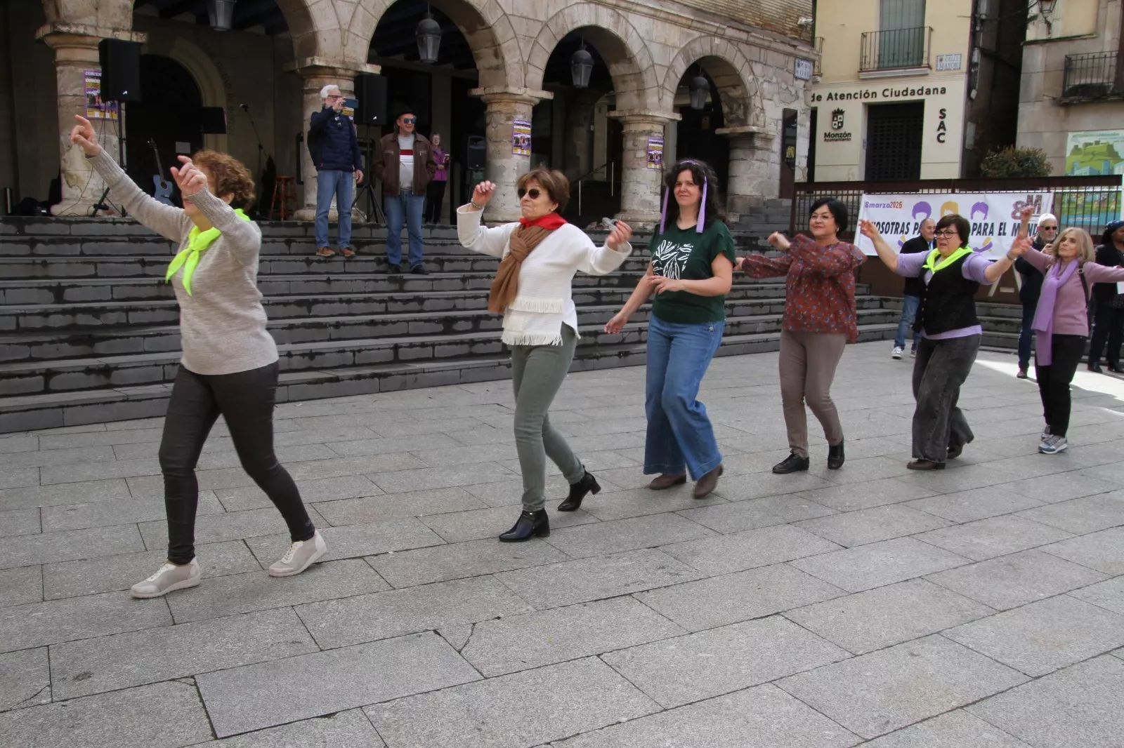 Día Internacional de la Mujer en Monzón. Foto Carlos Neofato