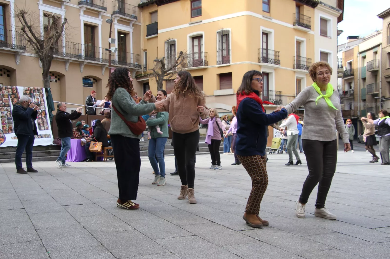 Día Internacional de la Mujer en Monzón. Foto Carlos Neofato