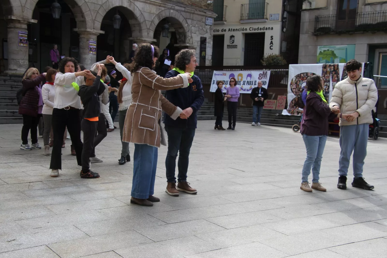Día Internacional de la Mujer en Monzón. Foto Carlos Neofato