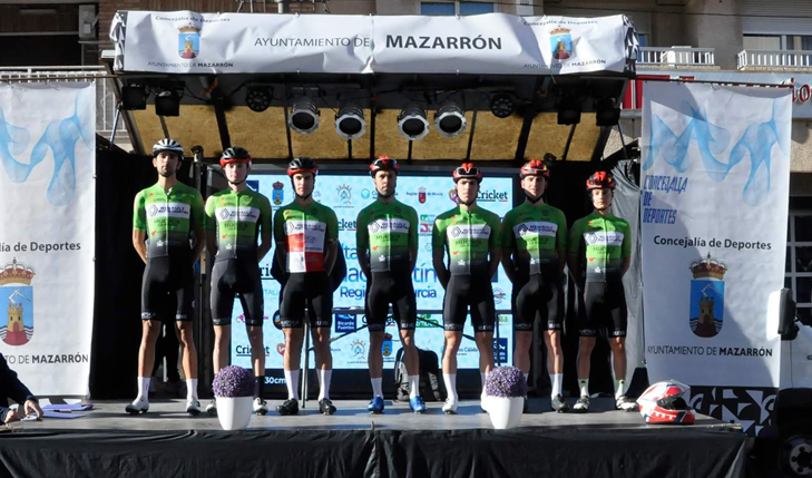 Los siete ciclistas de Huesca La Magia Renault Auto Cuatro inauguraron la temporada en Murcia. Foto: Club Ciclista Juan Zurano