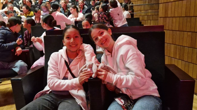  Carla Ros y Zaira Jazmín. Foto Myriam Martínez