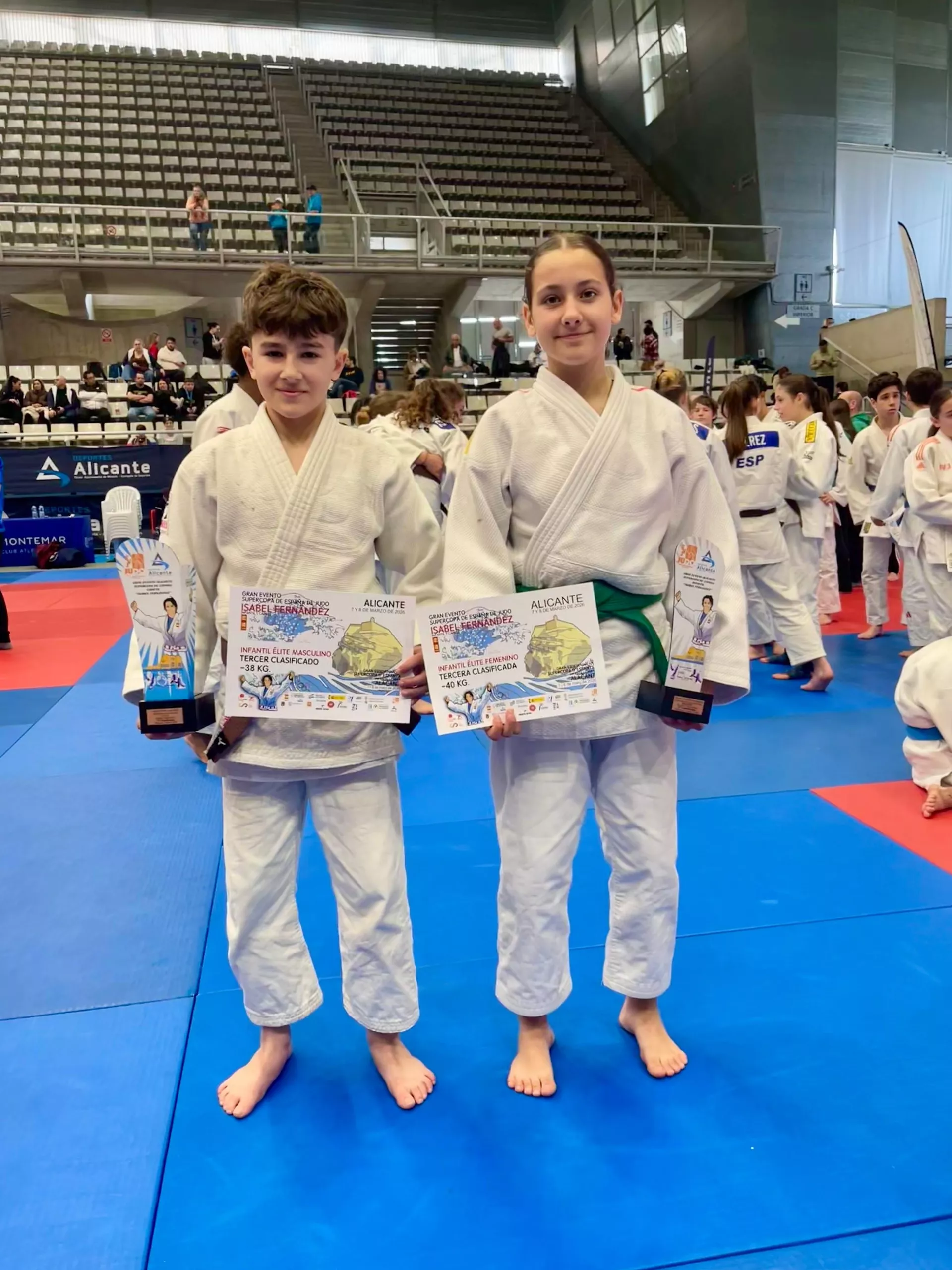Judocas del CJ Sobrarbe en Alicante.