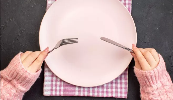 Evolución humana. #plasticeating es que el acto de masticar y “saborear” la comida, aunque no se trague, genera una sensación de saciedad