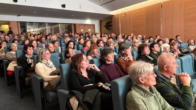 El público ha llenado el salón de acto de la Fundación Ibercaja Huesca.