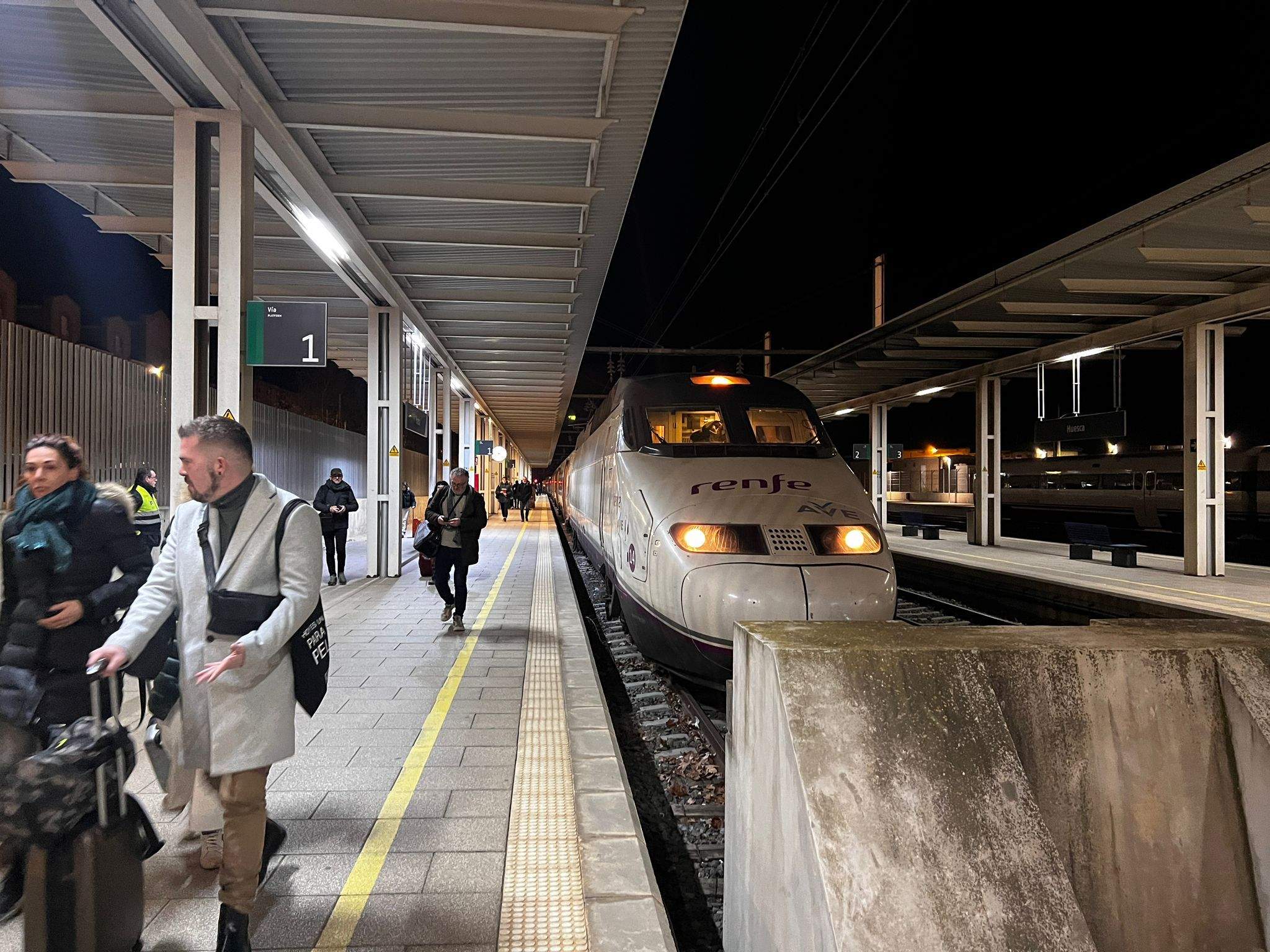 El AVE llegará a la estación de Huesca de nuevo con horas de retraso El AVE llegará a la estación de Huesca de nuevo con horas de retraso