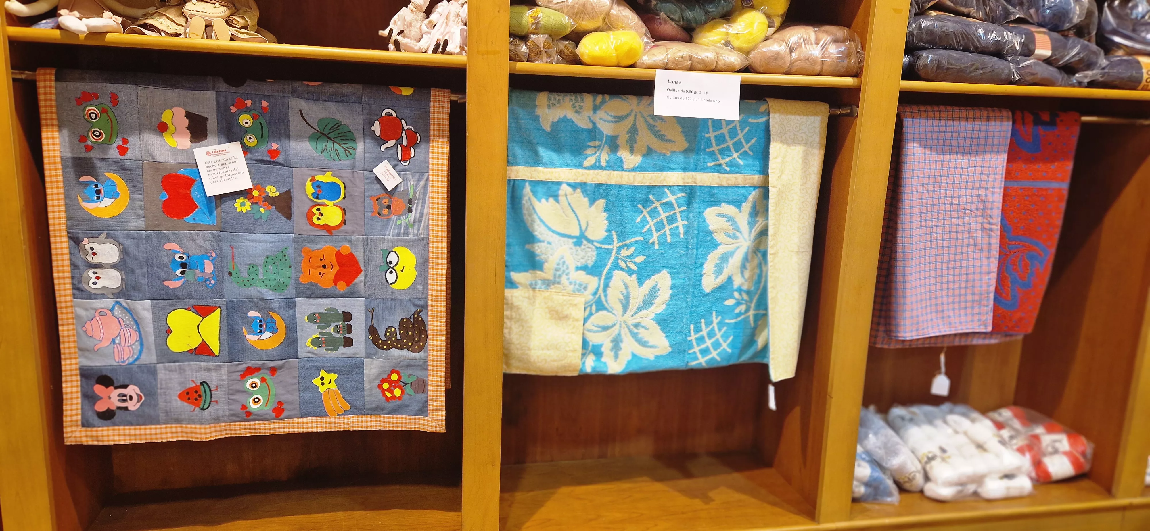 Rastrillo de Cáritas Huesca. Foto Myriam Martínez