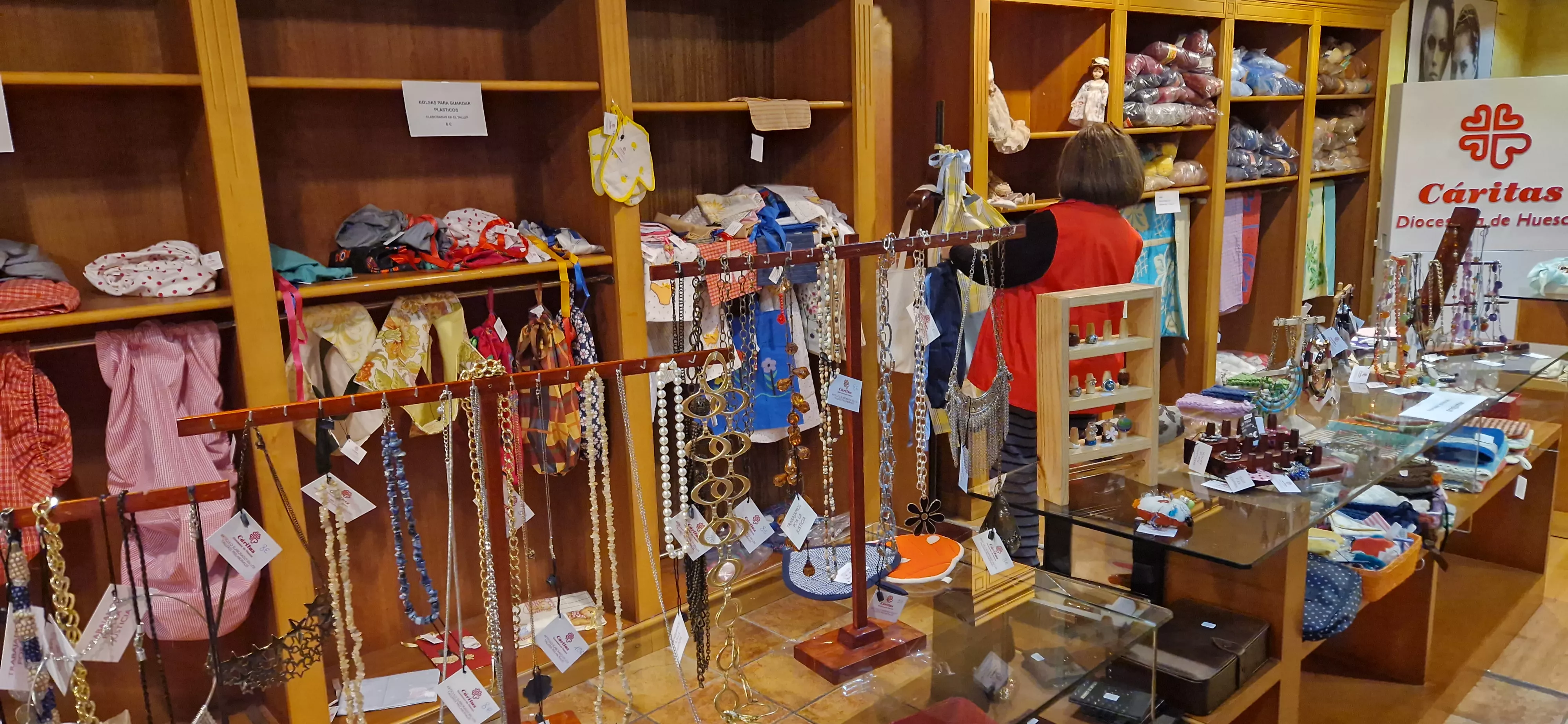 Rastrillo de Cáritas Huesca. Foto Myriam Martínez