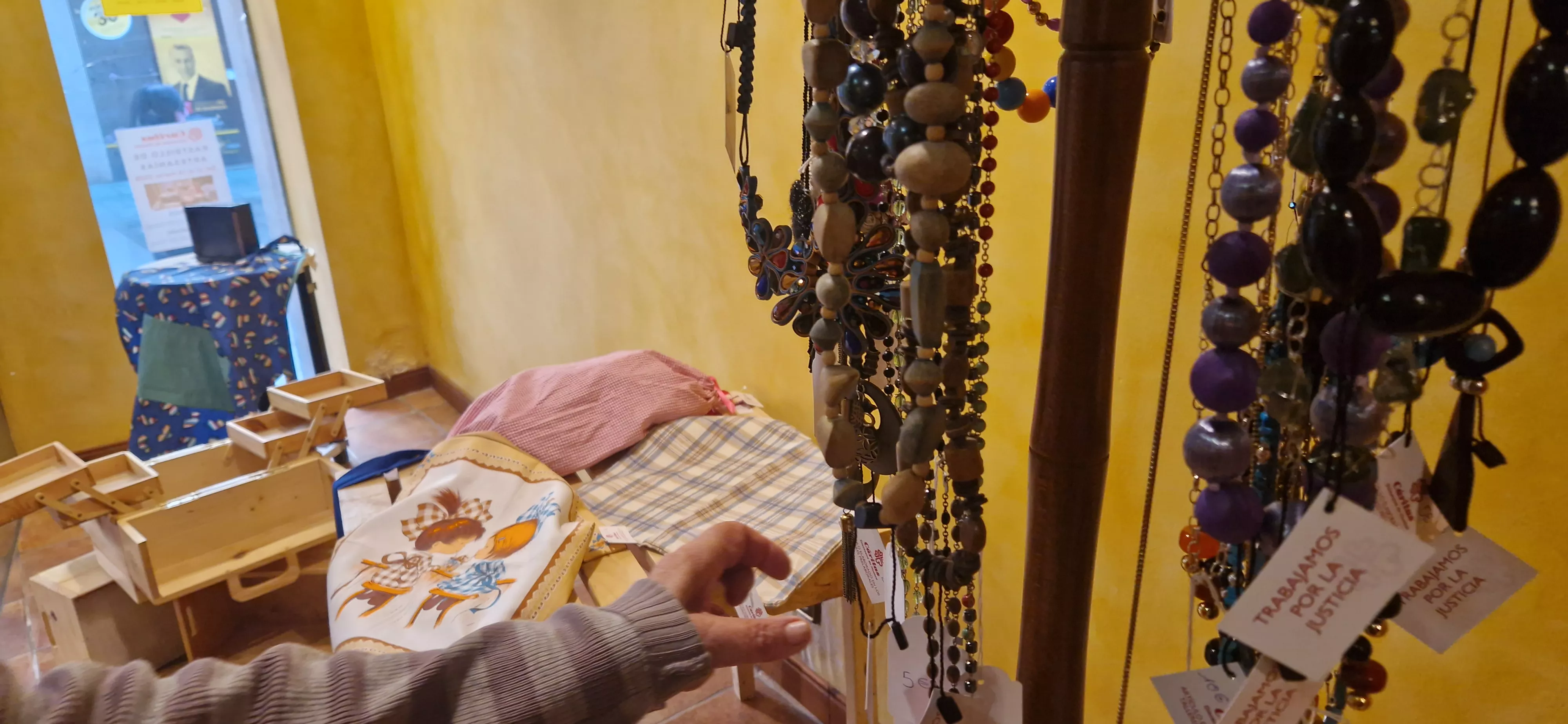 Rastrillo de Cáritas Huesca. Foto Myriam Martínez