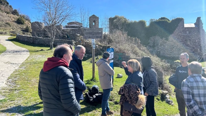 Imagen de la visita a San Victorián tras las obras.