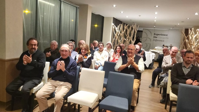 Público en la presentación de Homero en Nueva York en el Rotary Club en el Hotel Pedro I
