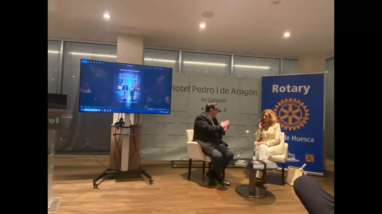 Cristina Inigo Franco presenta Homero en Nueva York en el Rotary Club de Huesca