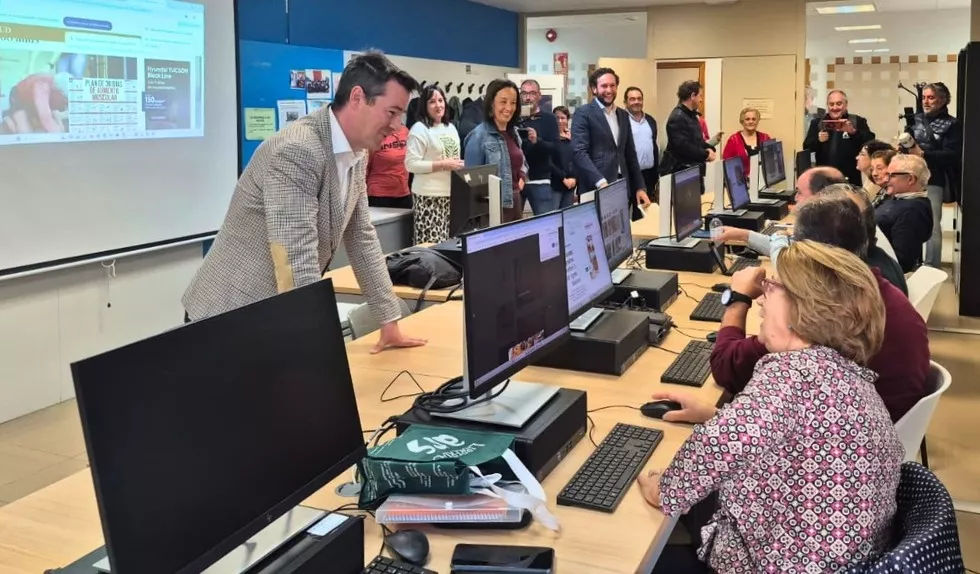 Visita de Carmen Susín al Hogar de Mayores de Monzón.