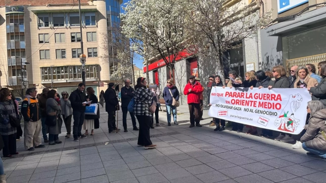 Concentración por el fin de la guerra en Oriente Medio. Foto Mercedes Manterola