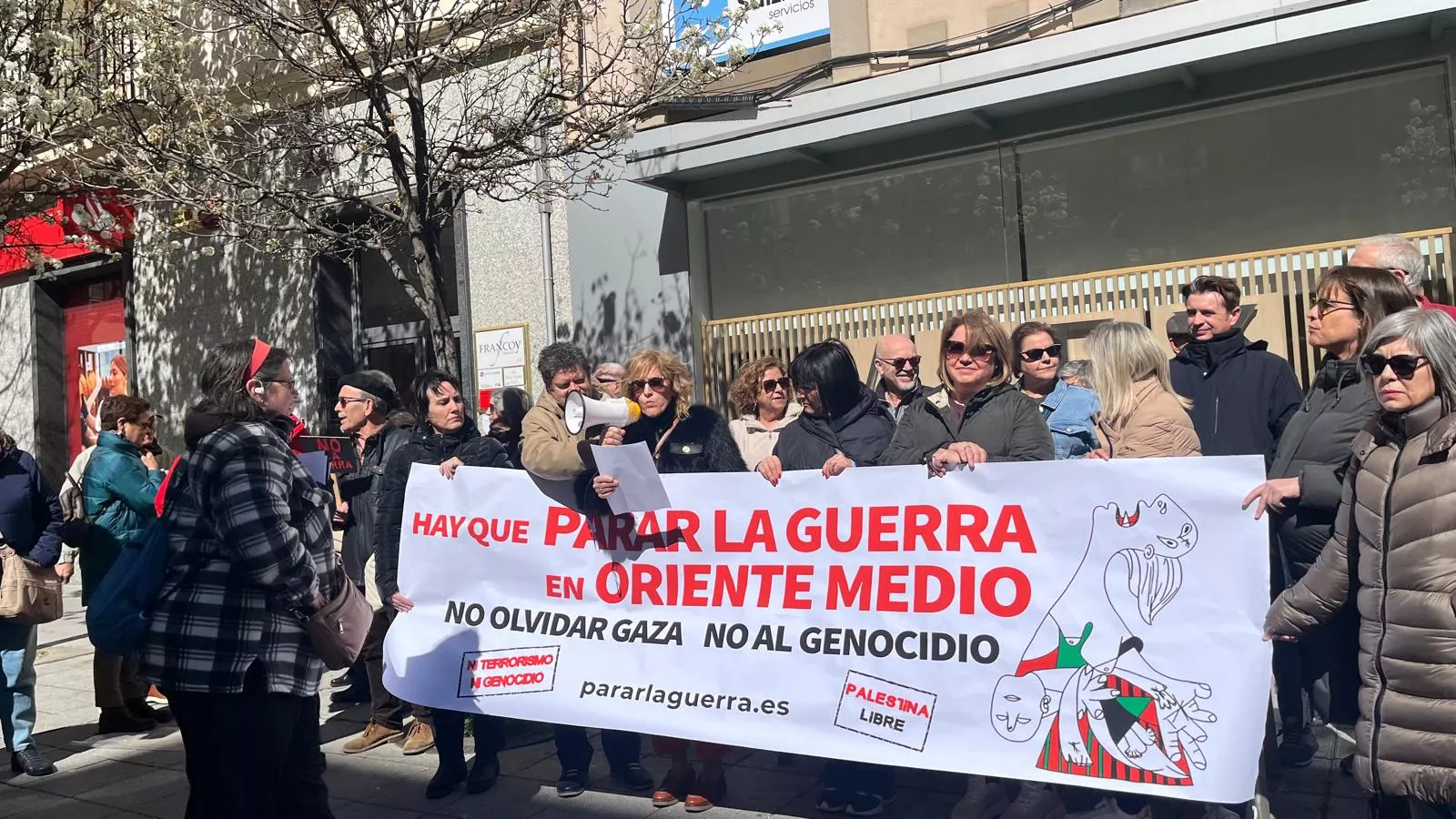 Concentración en Huesca para exigir el fin de la guerra en Oriente Medio. Foto Mercedes Manterola