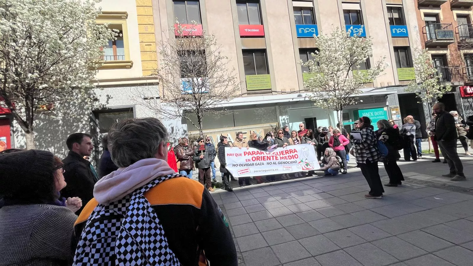 Concentración en Huesca para exigir el fin de la guerra en Oriente Medio. Foto Mercedes Manterola
