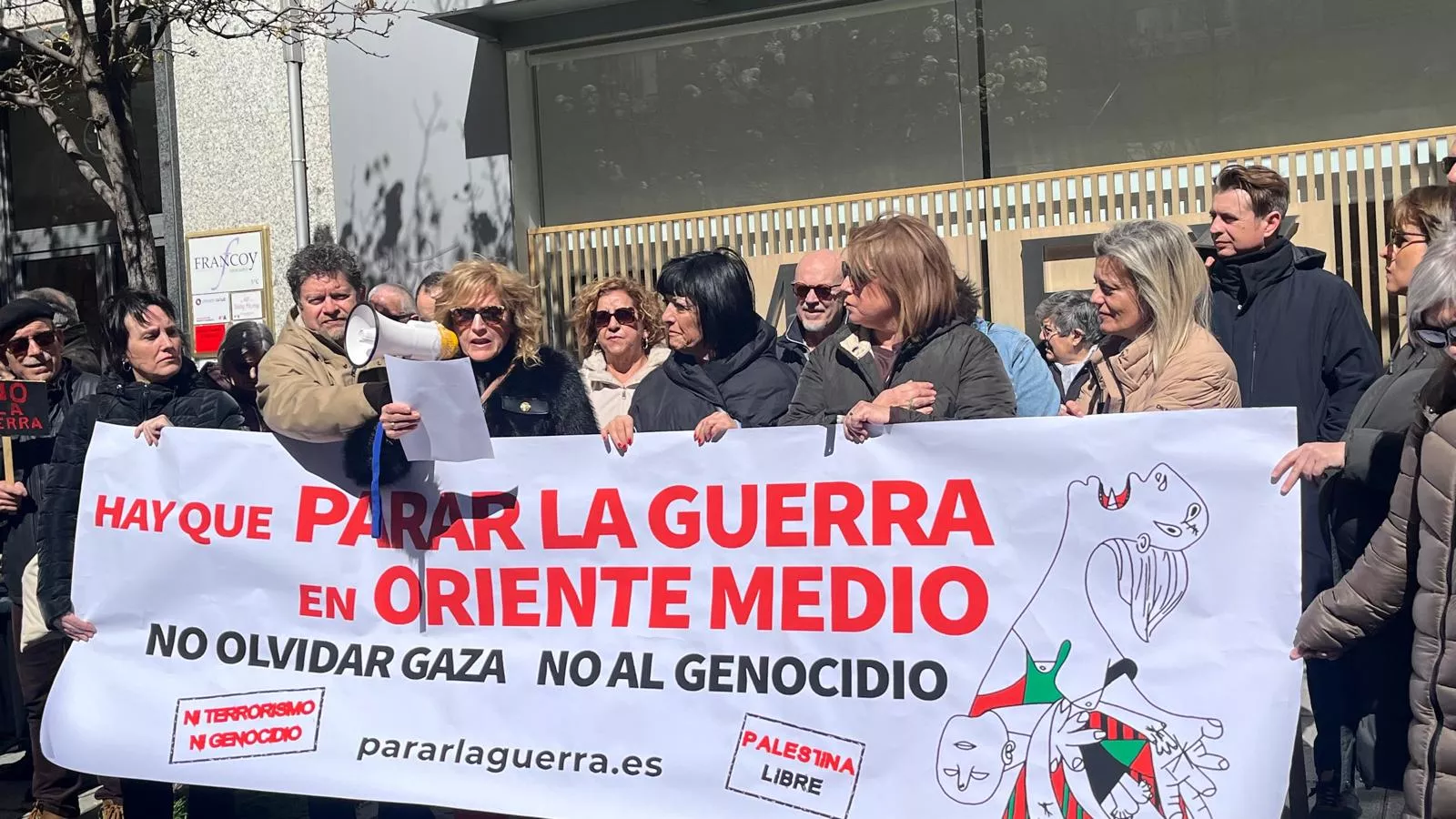 Concentración en Huesca para exigir el fin de la guerra en Oriente Medio. Foto Mercedes Manterola