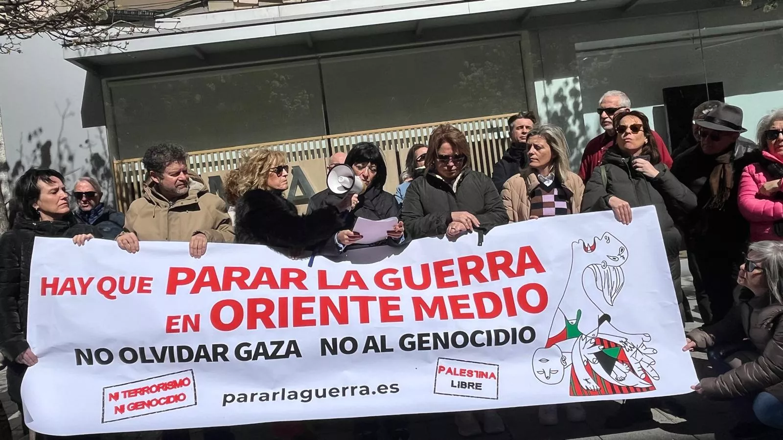 Concentración en Huesca para exigir el fin de la guerra en Oriente Medio. Foto Mercedes Manterola