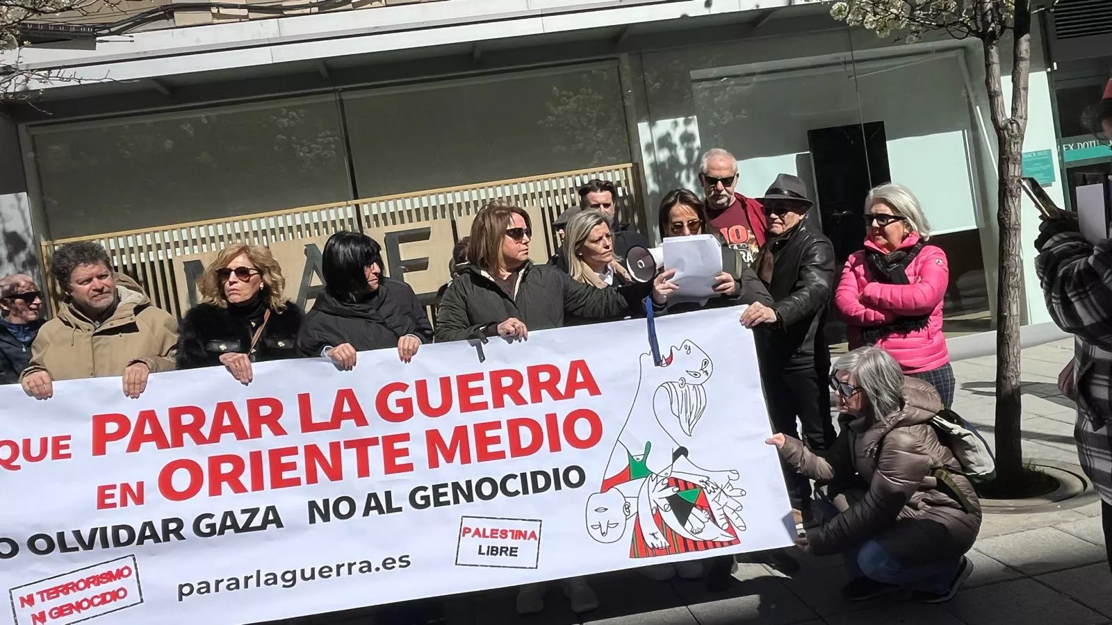 Concentración en Huesca para exigir el fin de la guerra en Oriente Medio. Foto Mercedes Manterola