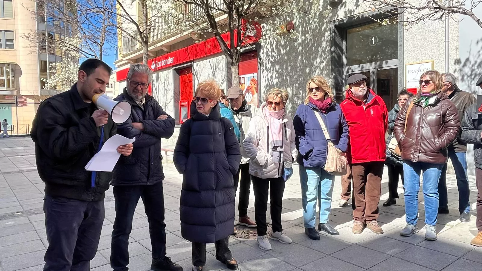 Concentración en Huesca para exigir el fin de la guerra en Oriente Medio. Foto Mercedes Manterola