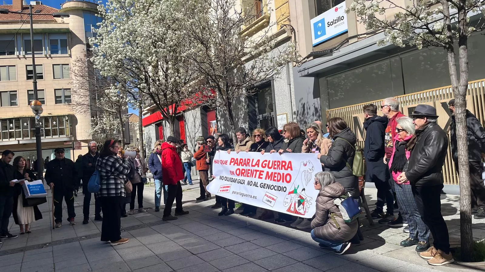 Concentración en Huesca para exigir el fin de la guerra en Oriente Medio. Foto Mercedes Manterola