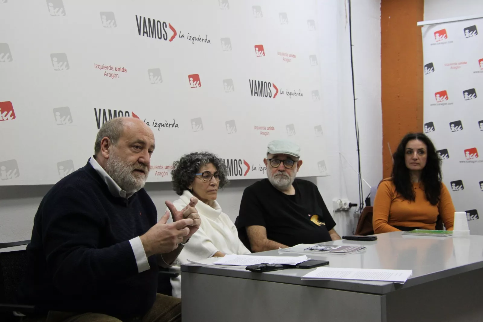 Charla “Mujeres en el exilio: Represión y Olvido” en el espacio Rosa Luxemburgo. Foto Carlos Neofato