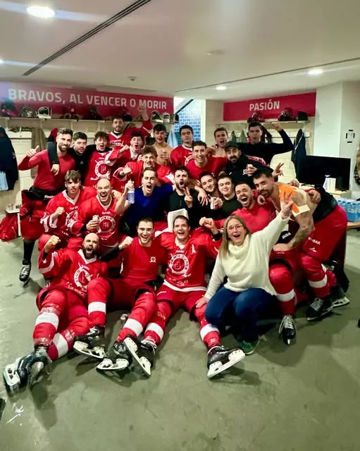 El Club Hielo Jaca celebra su pase a la final de la Liga