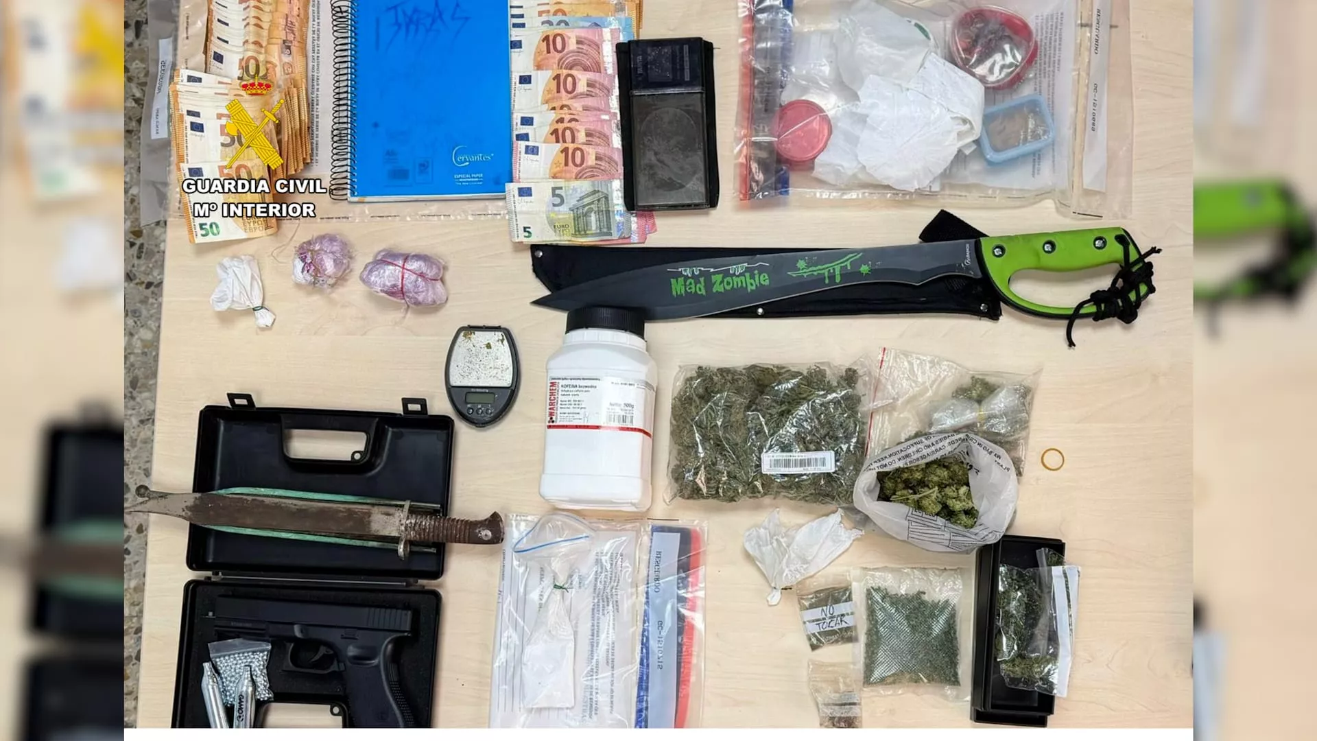 Material incautado a un grupo que secuestró a un joven en Ejea.