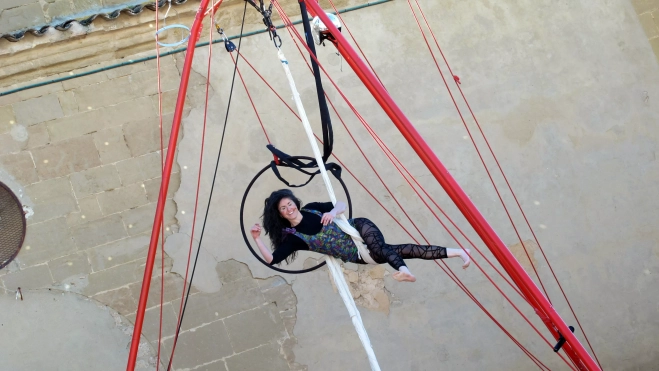 Sempre Arriba, en un ejercicio acrobático. Sempre Arriba, en un ejercicio acrobático.