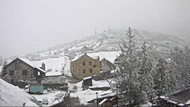 Nieve esta mañana en Aísa. Nieve esta mañana en Aísa.