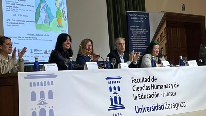 Representantes de las instituciones implicadas en el proyecto en la apertura de las jornadas. Foto Mercedes Manterola