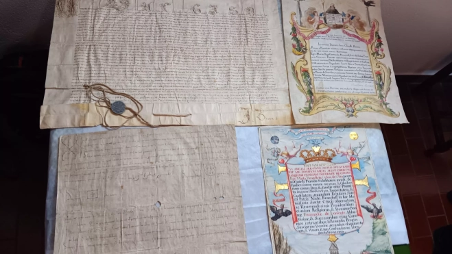 Documentos que pasarán a ser custodiados por el Archivo Provincial de Huesca.