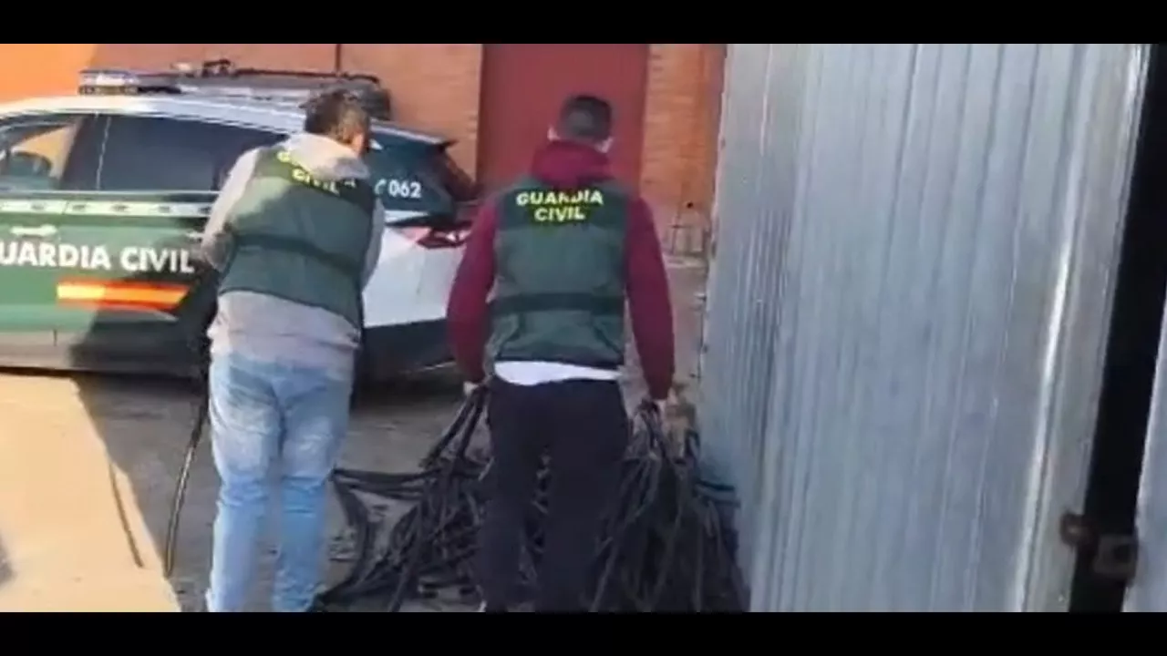 La Guardia Civil detiene a dos personas que robaron cobre y dejaron sin telefonía a varios pueblos